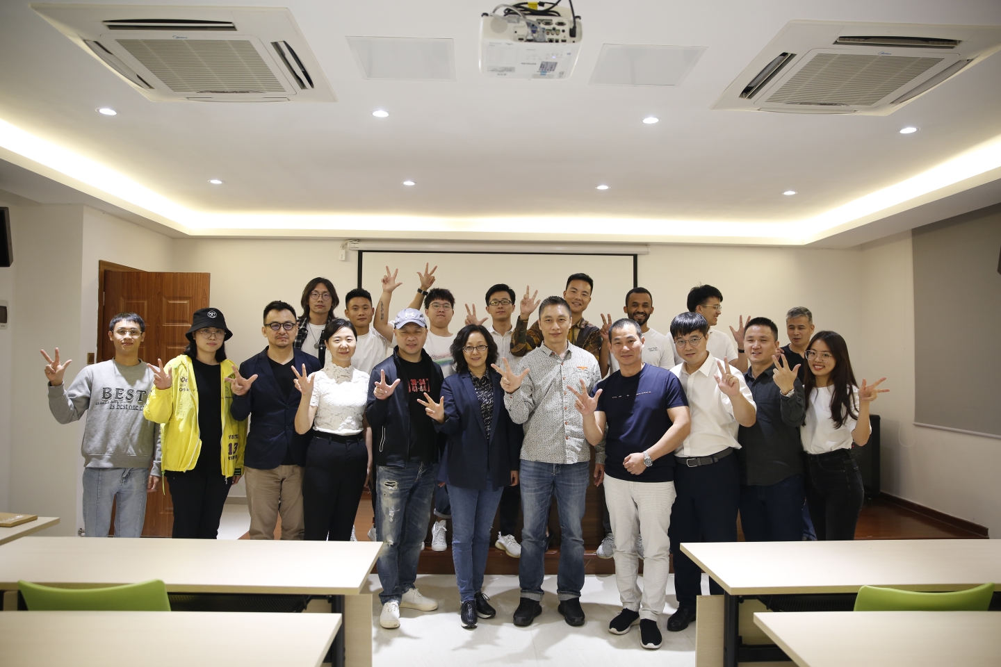 Host Innovative Design Salon Sharing Session